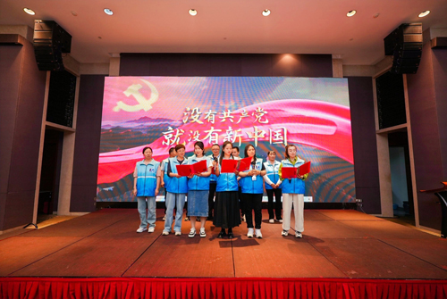 31  东方社区和石碶社区-集体合唱《没有共产党就没有新中国》.jpg