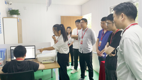06员工现场学习.jpg